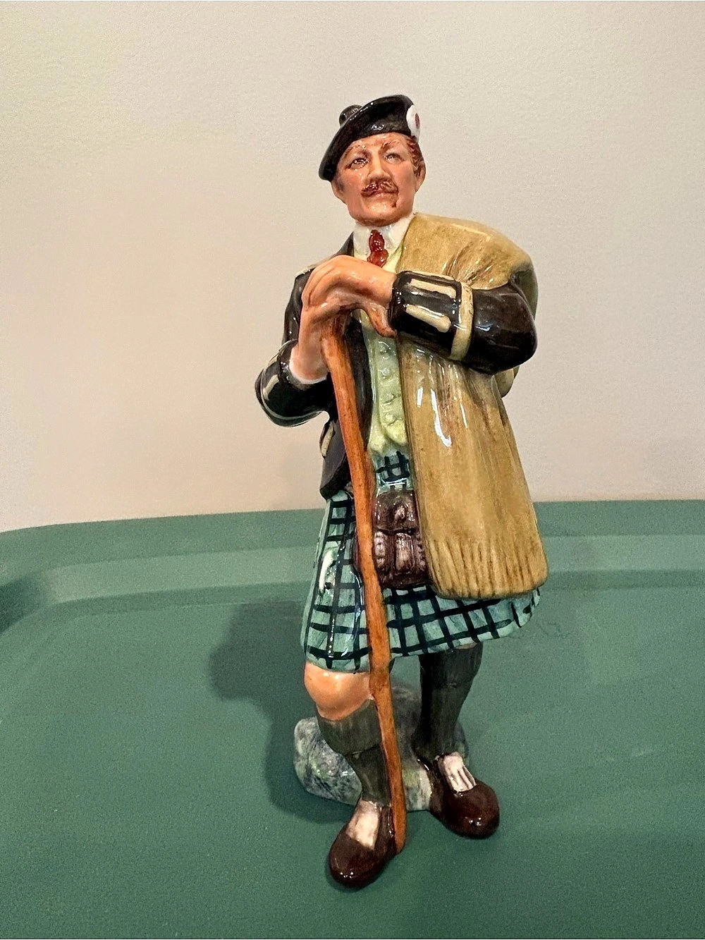 Royal Doulton The Laird HN2361 Figurine Green & Brown Decor